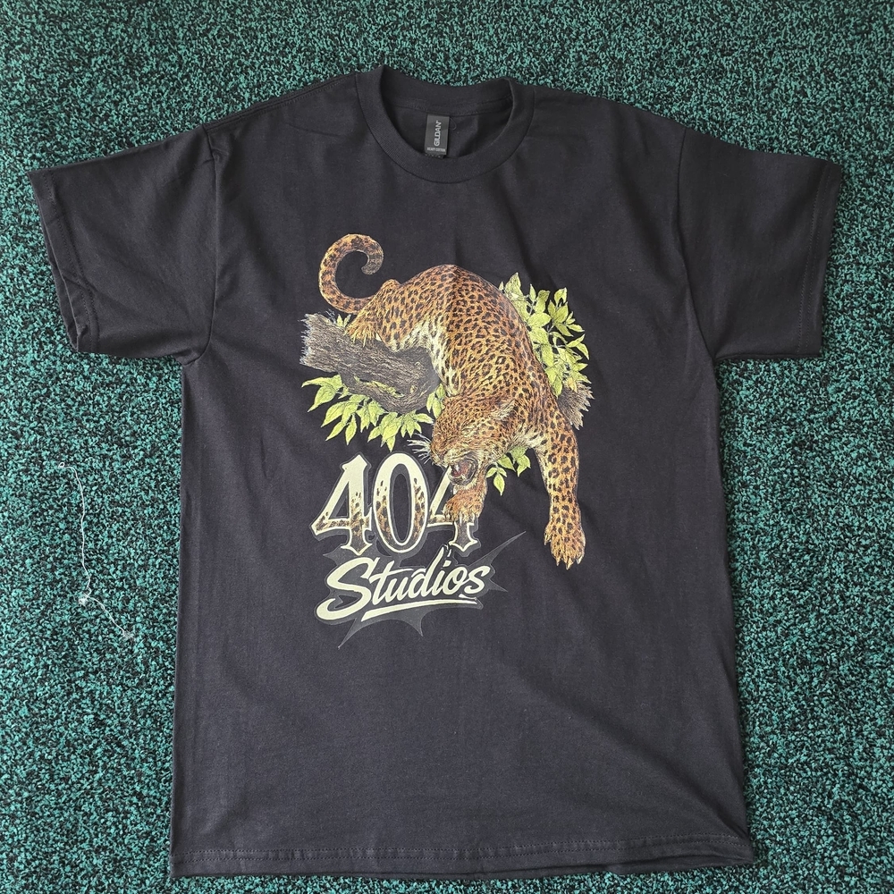 Gildan Black T-Shirt with Leopard Graphic